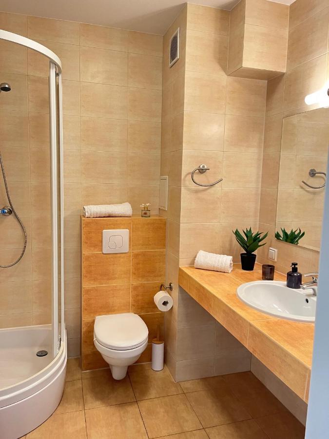 Apartament Z Garazem I Ogrodem Kolobrzeg Exterior photo